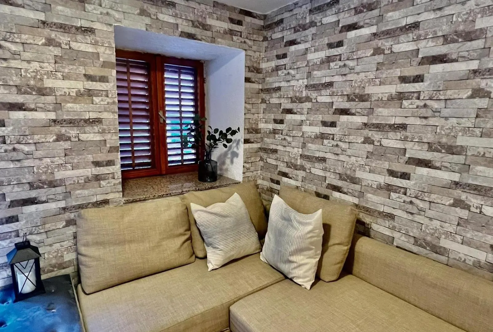 Apartment Steinhaus Im Zentrum, 50 M Zum Meer Baska  Croatia